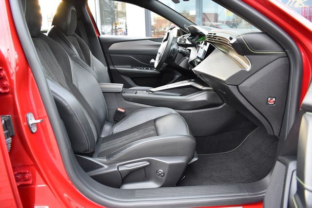 Fahrzeugabbildung Peugeot 308 SW GT PT 130 EAT8*MATRIX*CARPLAY*TRAUM*NAV*A