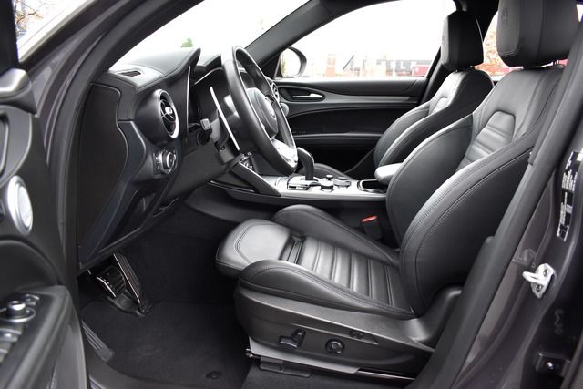 Fahrzeugabbildung Alfa Romeo Stelvio VELOCE Q4 AUTO*LED*CARPLAY*20 ZOLL*TRAUM