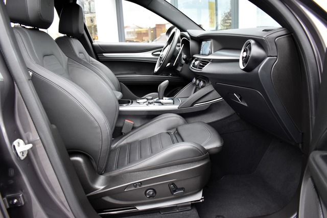 Fahrzeugabbildung Alfa Romeo Stelvio VELOCE Q4 AUTO*LED*CARPLAY*20 ZOLL*TRAUM