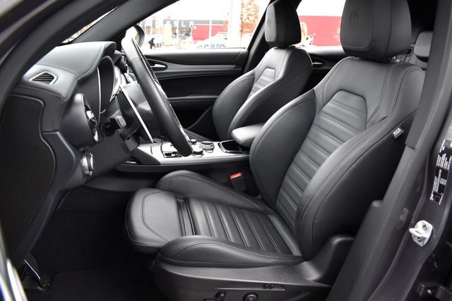 Fahrzeugabbildung Alfa Romeo Stelvio VELOCE Q4 AUTO*LED*CARPLAY*20 ZOLL*TRAUM