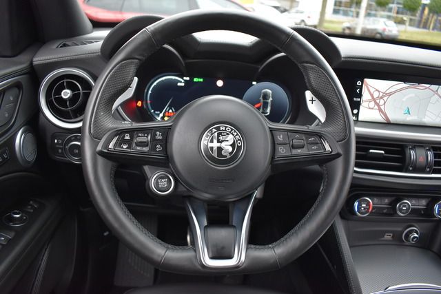 Fahrzeugabbildung Alfa Romeo Stelvio VELOCE Q4 AUTO*LED*CARPLAY*20 ZOLL*TRAUM