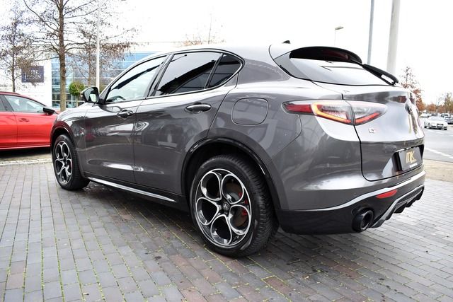 Fahrzeugabbildung Alfa Romeo Stelvio VELOCE Q4 AUTO*LED*CARPLAY*20 ZOLL*TRAUM