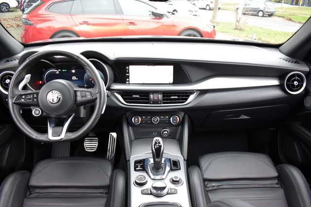 Fahrzeugabbildung Alfa Romeo Stelvio VELOCE Q4 AUTO*LED*CARPLAY*20 ZOLL*TRAUM