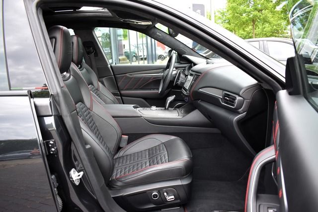 Fahrzeugabbildung Maserati Levante Trofeo 3.8 V8 21ZOLL*PANO*LED*CARBON*TOP