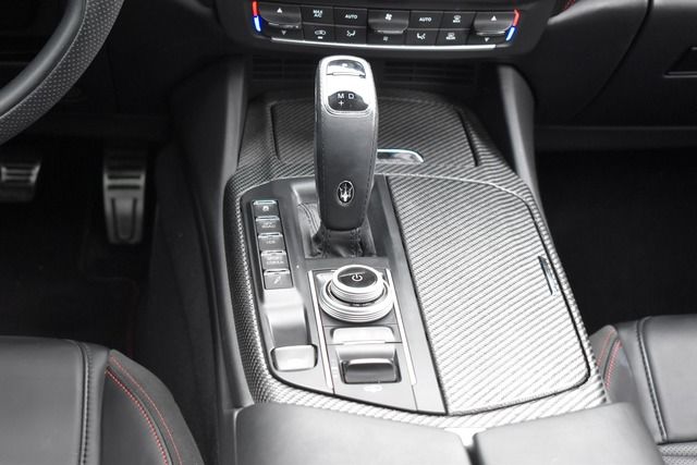 Fahrzeugabbildung Maserati Levante Trofeo 3.8 V8 21ZOLL*PANO*LED*CARBON*TOP
