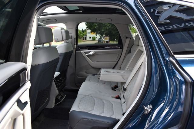 Fahrzeugabbildung Volkswagen Touareg 3.0 TDI ST-HEIZ*LUFT*PANO*NIGHT*HEAD-UP*