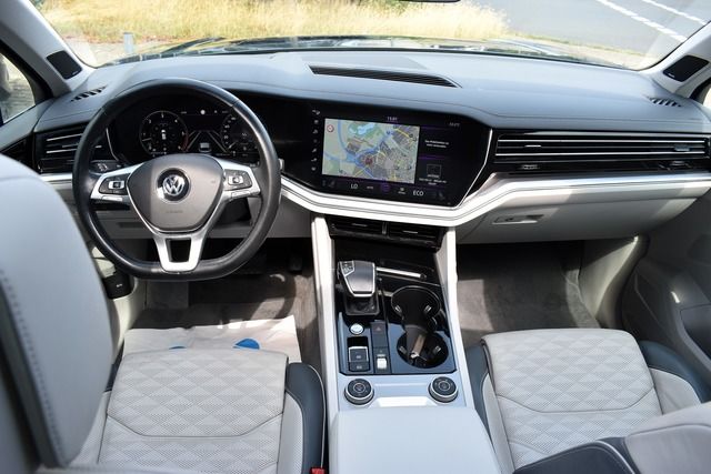 Fahrzeugabbildung Volkswagen Touareg 3.0 TDI ST-HEIZ*LUFT*PANO*NIGHT*HEAD-UP*