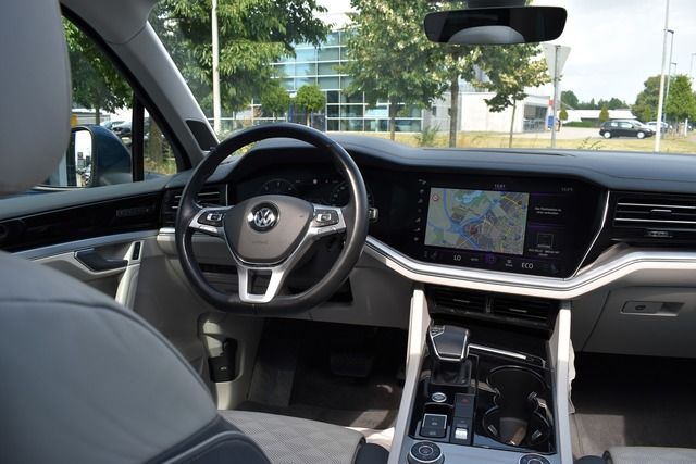 Fahrzeugabbildung Volkswagen Touareg 3.0 TDI ST-HEIZ*LUFT*PANO*NIGHT*HEAD-UP*