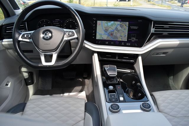 Fahrzeugabbildung Volkswagen Touareg 3.0 TDI ST-HEIZ*LUFT*PANO*NIGHT*HEAD-UP*