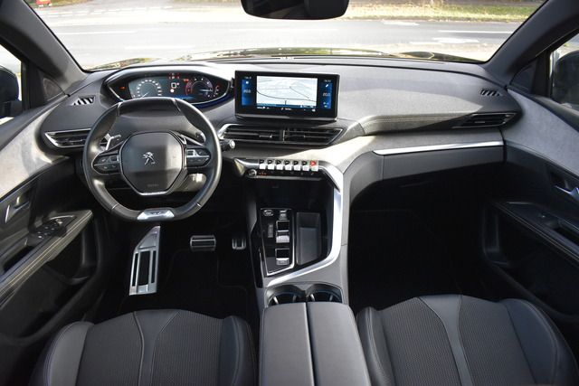 Fahrzeugabbildung Peugeot 5008 GT 1.5 BlueHDi 130 EAT8*LED*7SITZER*CARPLAY