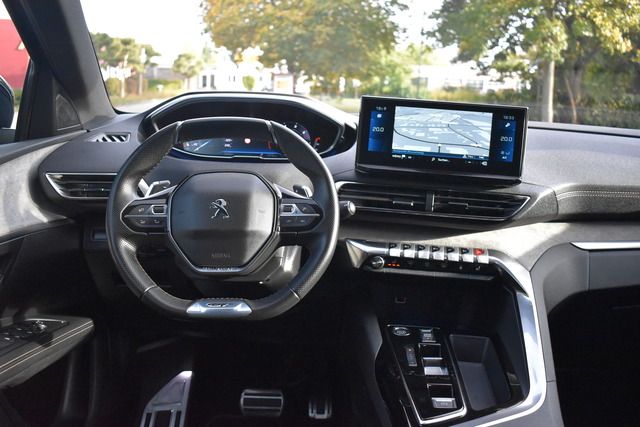 Fahrzeugabbildung Peugeot 5008 GT 1.5 BlueHDi 130 EAT8*LED*7SITZER*CARPLAY