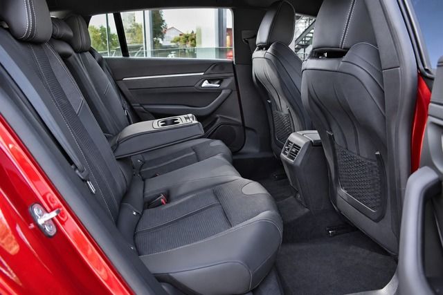 Fahrzeugabbildung Peugeot 508 SW PT130 EAT8*ALLURE*MATRIX*CARPLAY*FACELIFT