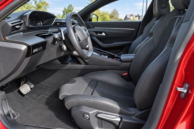 Fahrzeugabbildung Peugeot 508 SW PT130 EAT8*ALLURE*MATRIX*CARPLAY*FACELIFT