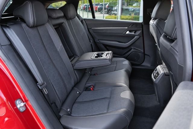 Fahrzeugabbildung Peugeot 508 SW PT130 EAT8*ALLURE*MATRIX*CARPLAY*FACELIFT