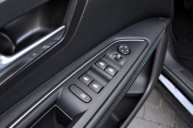 Fahrzeugabbildung Peugeot 3008 1.5 BlueHDi 130 EAT8*ALLURE*LED*NAVI*KLIMA*