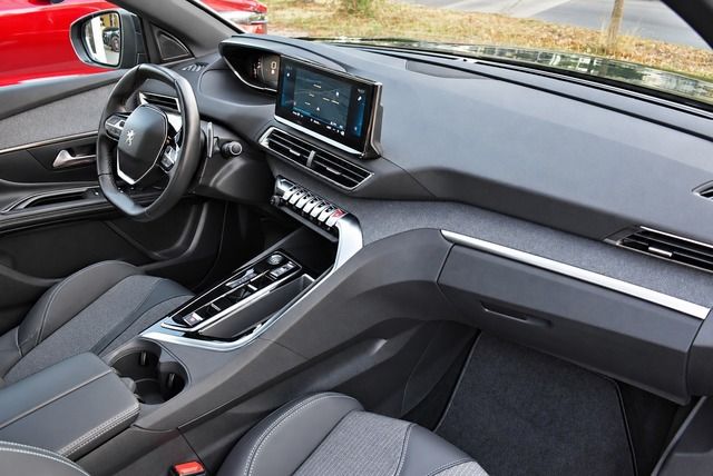 Fahrzeugabbildung Peugeot 3008 1.5 BlueHDi 130 EAT8*ALLURE*LED*NAVI*KLIMA*