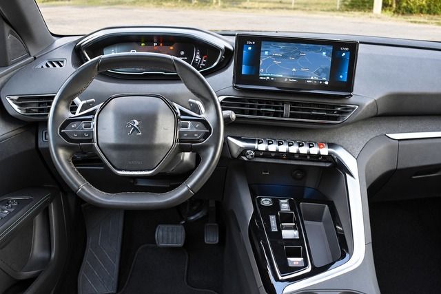 Fahrzeugabbildung Peugeot 3008 1.5 BlueHDi 130 EAT8*ALLURE*LED*NAVI*KLIMA*