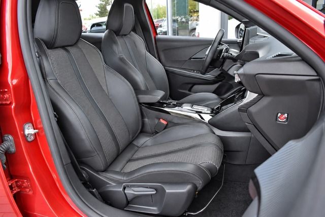 Fahrzeugabbildung Peugeot 208 GT HYBRID 110 e-DSC6*MATRIX*PANO*CARPLAY*NAV
