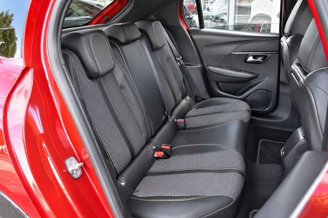 Fahrzeugabbildung Peugeot 208 GT HYBRID 110 e-DSC6*MATRIX*PANO*CARPLAY*NAV