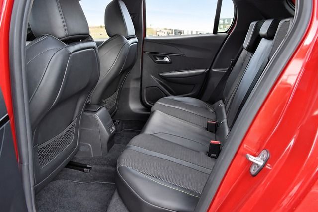 Fahrzeugabbildung Peugeot 208 GT HYBRID 110 e-DSC6*MATRIX*PANO*CARPLAY*NAV