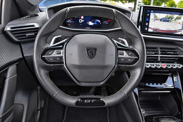 Fahrzeugabbildung Peugeot 208 GT HYBRID 110 e-DSC6*MATRIX*PANO*CARPLAY*NAV