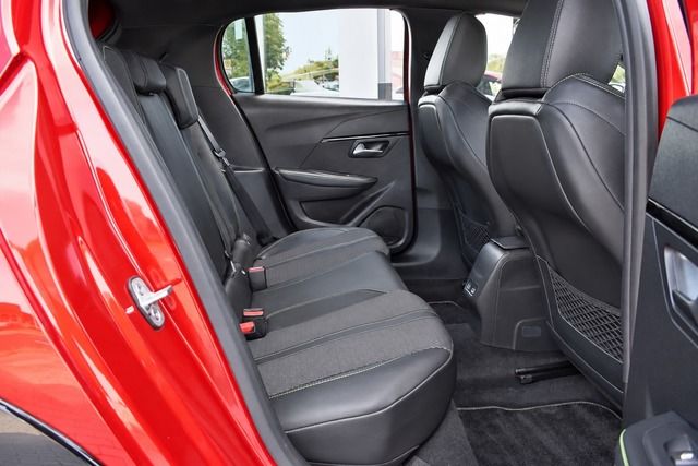 Fahrzeugabbildung Peugeot 208 GT HYBRID 110 e-DSC6*MATRIX*PANO*CARPLAY*NAV