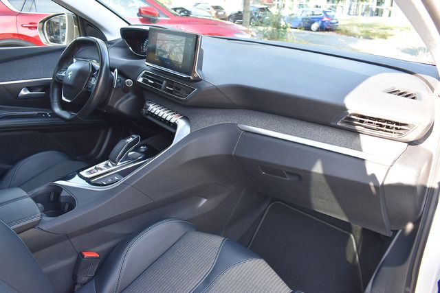 Fahrzeugabbildung Peugeot 3008 Plug-In Hybrid 225 ALLURE*LED*NAV*CARPLAY*