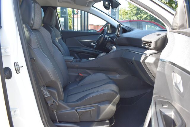 Fahrzeugabbildung Peugeot 3008 Plug-In Hybrid 225 ALLURE*LED*NAV*CARPLAY*