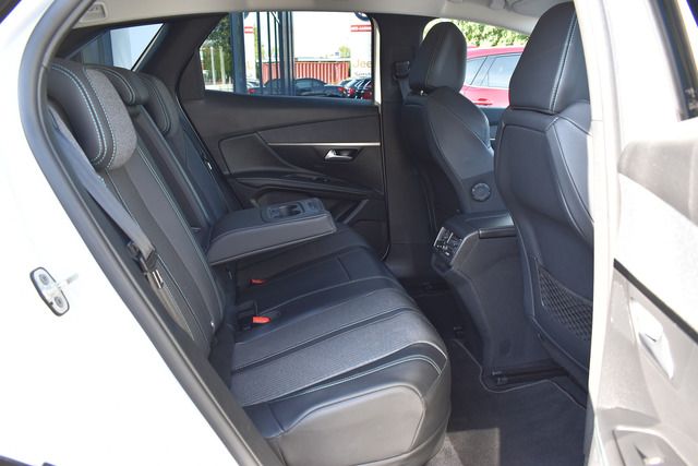 Fahrzeugabbildung Peugeot 3008 Plug-In Hybrid 225 ALLURE*LED*NAV*CARPLAY*