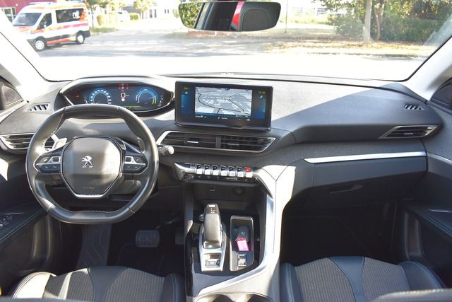 Fahrzeugabbildung Peugeot 3008 Plug-In Hybrid 225 ALLURE*LED*NAV*CARPLAY*