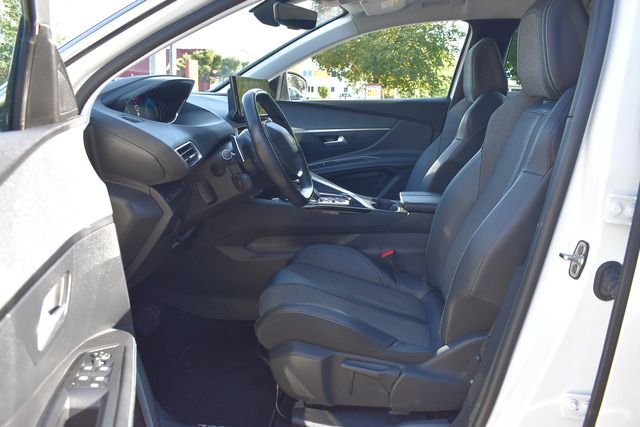 Fahrzeugabbildung Peugeot 3008 Plug-In Hybrid 225 ALLURE*LED*NAV*CARPLAY*