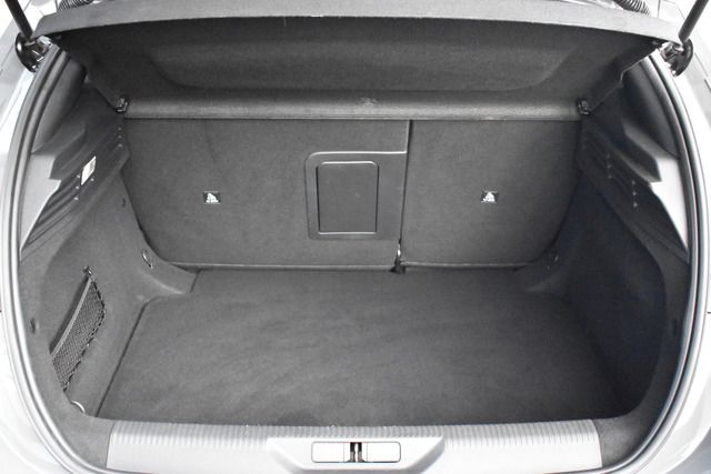 Fahrzeugabbildung Peugeot 308 GT PT 130 EAT8 MATRIX*CARPLAY*AHK*SHZ*LHZ*