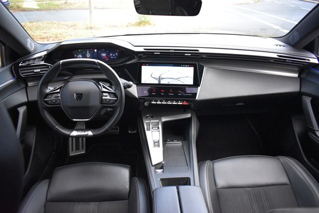 Fahrzeugabbildung Peugeot 308 GT PT 130 EAT8 MATRIX*CARPLAY*AHK*SHZ*LHZ*